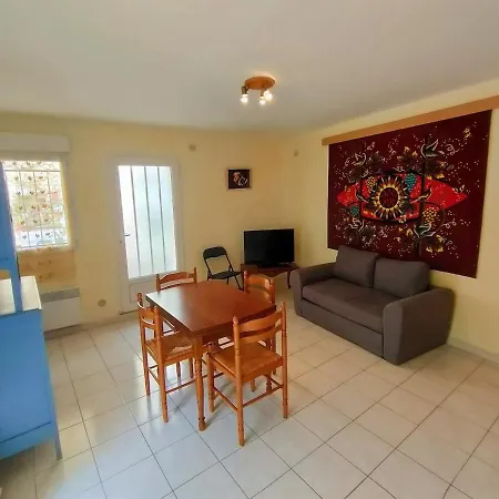 Havre De Paix Au Coeur Du Village De Florensac. Гостевой дом 3*