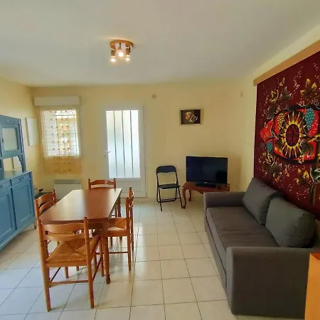 Havre De Paix Au Coeur Du Village De Florensac. Гостевой дом 3*